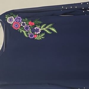 Elegant Black Floral Embellished Women's Top + White Pants - SIZE SMAll/MEDIUM